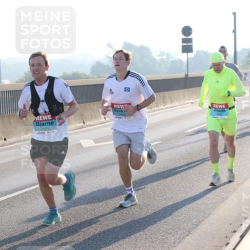 03.10.2025 - Köhlbrandbrückenlauf Lena Gebhardt http://msf.ph/oto/9050051 03.10.2025 09:13:35 Position 1 3153, 3154, 3460 meine-sportfotos.de