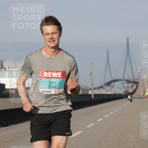 03.10.2025 - Köhlbrandbrückenlauf Jannik Wohlers http://msf.ph/oto/9050052 03.10.2025 09:35:06 Position 3 3782 meine-sportfotos.de