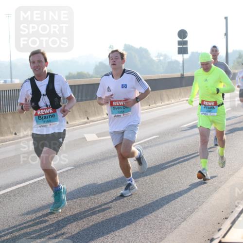 03.10.2025 - Köhlbrandbrückenlauf Lena Gebhardt http://msf.ph/oto/9050058 03.10.2025 09:13:35 Position 1 3153, 3154, 3460 meine-sportfotos.de