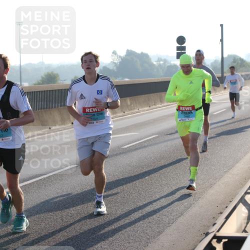 03.10.2025 - Köhlbrandbrückenlauf Lena Gebhardt http://msf.ph/oto/9050061 03.10.2025 09:13:36 Position 1 3153, 3154, 3460 meine-sportfotos.de