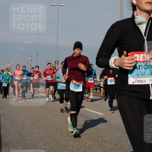 03.10.2025 - Köhlbrandbrückenlauf Fabian Wolf http://msf.ph/oto/9050093 03.10.2025 10:01:14 Position 3 2124, 1778, 1614 meine-sportfotos.de