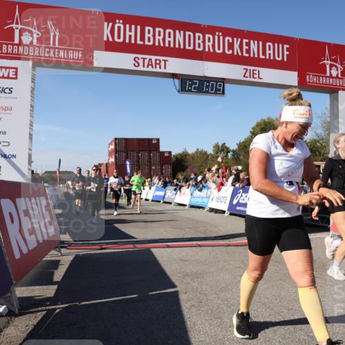 03.10.2025 - Köhlbrandbrückenlauf Lena Gebhardt http://msf.ph/oto/9050099 03.10.2025 13:21:09 Ziel 4393, 4601, 4680, 4749, 4846, 5265, 5363, 5450, 5618, 5746, 5878, 5882, 5883, 6262, 6282, 6296, 6602, 6645, 6646, 6648, 6650, 6756 meine-sportfotos.de