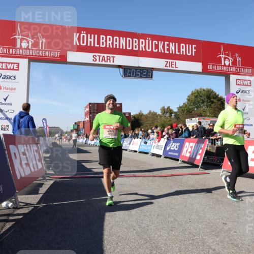 03.10.2025 - Köhlbrandbrückenlauf Lena Gebhardt http://msf.ph/oto/9050114 03.10.2025 13:05:23 Ziel 4011, 4272, 4344, 4390, 4496, 4584, 4877, 5637, 5969, 6041, 6044, 6081 meine-sportfotos.de