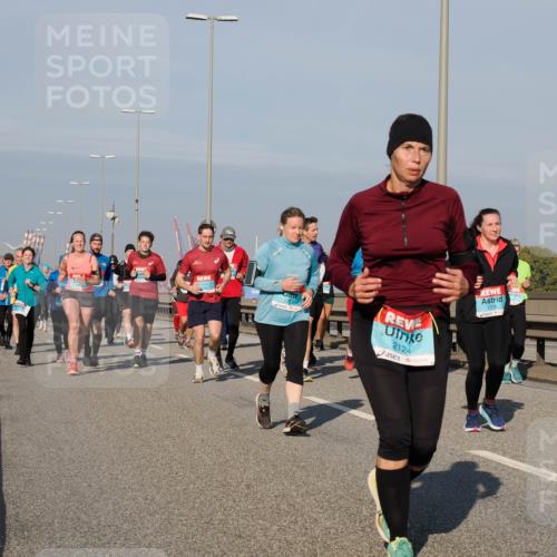 03.10.2025 - Köhlbrandbrückenlauf Fabian Wolf http://msf.ph/oto/9050128 03.10.2025 10:01:15 Position 3 2124, 1778 meine-sportfotos.de