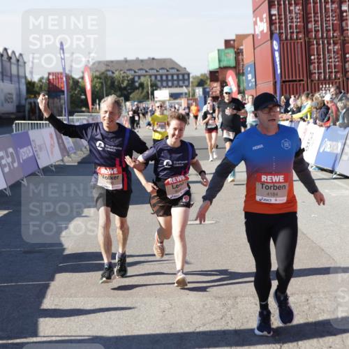 03.10.2025 - Köhlbrandbrückenlauf Jannik Wohlers http://msf.ph/oto/9050129 03.10.2025 13:08:01 Ziel 4107, 4184, 4310, 4357, 4395, 4639, 5959, 5993, 6022, 6120, 6163, 6244, 6348, 6409, 6635, 6651, 6696, 6752 meine-sportfotos.de