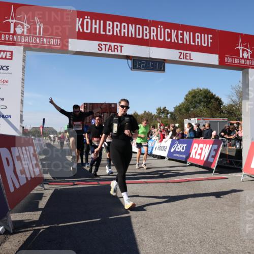 03.10.2025 - Köhlbrandbrückenlauf Lena Gebhardt http://msf.ph/oto/9050131 03.10.2025 13:21:11 Ziel 4363, 4393, 4601, 4680, 4749, 4846, 5265, 5363, 5450, 5618, 5746, 5873, 5878, 5882, 5883, 6262, 6282, 6296, 6602, 6645, 6646, 6648, 6650, 6756 meine-sportfotos.de