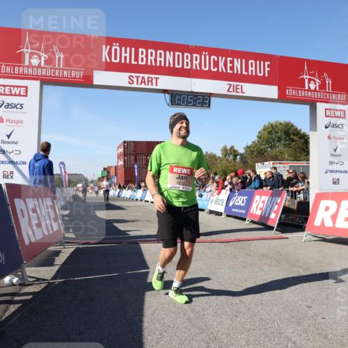 03.10.2025 - Köhlbrandbrückenlauf Lena Gebhardt http://msf.ph/oto/9050143 03.10.2025 13:05:24 Ziel 4011, 4272, 4344, 4390, 4496, 4584, 4877, 5637, 5969, 6041, 6044, 6081 meine-sportfotos.de