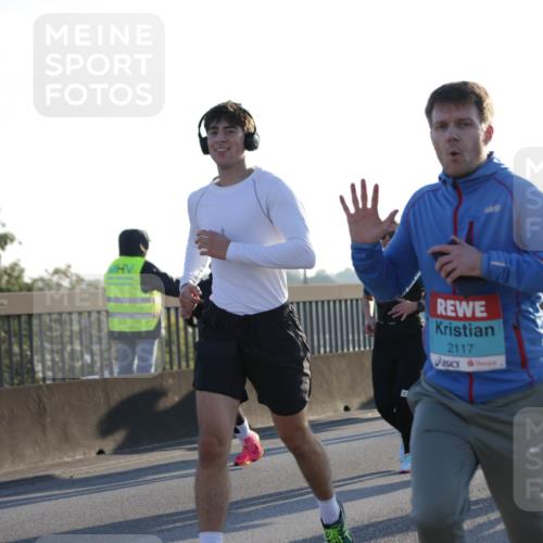 03.10.2025 - Köhlbrandbrückenlauf Jannik Wohlers http://msf.ph/oto/9050148 03.10.2025 09:18:39 Position 3 2117 meine-sportfotos.de