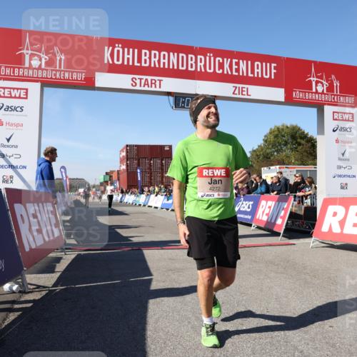 03.10.2025 - Köhlbrandbrückenlauf Lena Gebhardt http://msf.ph/oto/9050151 03.10.2025 13:05:24 Ziel 4011, 4272, 4344, 4390, 4496, 4584, 4877, 5637, 5969, 6041, 6044, 6081 meine-sportfotos.de