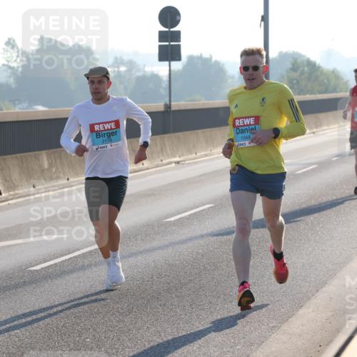 03.10.2025 - Köhlbrandbrückenlauf Lena Gebhardt http://msf.ph/oto/9050153 03.10.2025 09:13:39 Position 1 2176, 1044 meine-sportfotos.de