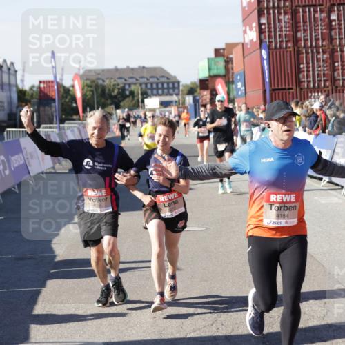 03.10.2025 - Köhlbrandbrückenlauf Jannik Wohlers http://msf.ph/oto/9050158 03.10.2025 13:08:02 Ziel 4107, 4184, 4357, 4395, 4639, 5959, 6022, 6163, 6244, 6348, 6409, 6635, 6696, 6752 meine-sportfotos.de