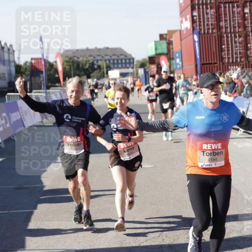03.10.2025 - Köhlbrandbrückenlauf Jannik Wohlers http://msf.ph/oto/9050164 03.10.2025 13:08:02 Ziel 4107, 4184, 4357, 4395, 4639, 5959, 6022, 6163, 6244, 6348, 6409, 6635, 6696, 6752 meine-sportfotos.de