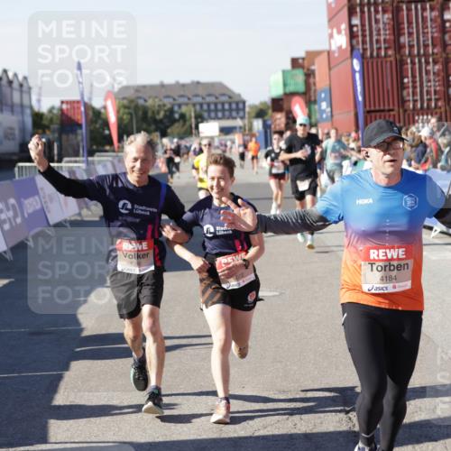 03.10.2025 - Köhlbrandbrückenlauf Jannik Wohlers http://msf.ph/oto/9050165 03.10.2025 13:08:02 Ziel 4107, 4184, 4357, 4395, 4639, 5959, 6022, 6163, 6244, 6348, 6409, 6635, 6696, 6752 meine-sportfotos.de