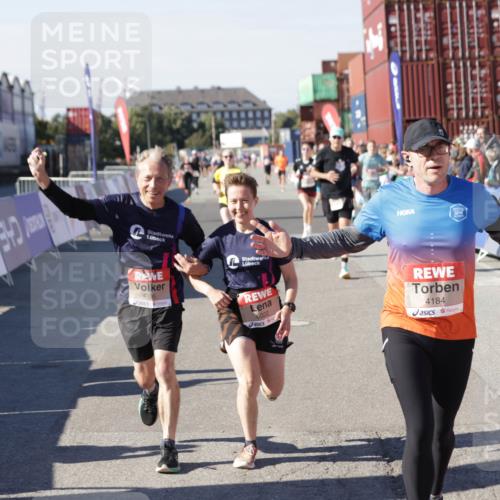 03.10.2025 - Köhlbrandbrückenlauf Jannik Wohlers http://msf.ph/oto/9050168 03.10.2025 13:08:02 Ziel 4107, 4184, 4357, 4395, 4639, 5959, 6022, 6163, 6244, 6348, 6409, 6635, 6696, 6752 meine-sportfotos.de