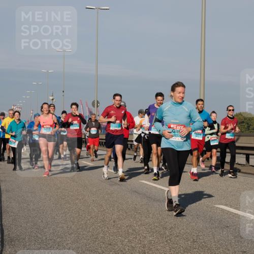 03.10.2025 - Köhlbrandbrückenlauf Fabian Wolf http://msf.ph/oto/9050170 03.10.2025 10:01:16 Position 3 3762, 1737, 1815, 1778 meine-sportfotos.de
