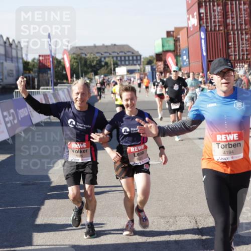 03.10.2025 - Köhlbrandbrückenlauf Jannik Wohlers http://msf.ph/oto/9050172 03.10.2025 13:08:02 Ziel 4107, 4184, 4357, 4395, 4639, 5959, 6022, 6163, 6244, 6348, 6409, 6635, 6696, 6752 meine-sportfotos.de