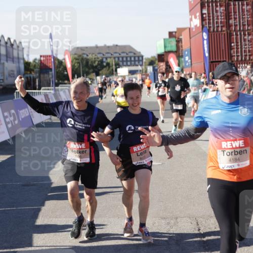 03.10.2025 - Köhlbrandbrückenlauf Jannik Wohlers http://msf.ph/oto/9050182 03.10.2025 13:08:02 Ziel 4107, 4184, 4357, 4395, 4639, 5959, 6022, 6163, 6244, 6348, 6409, 6635, 6696, 6752 meine-sportfotos.de