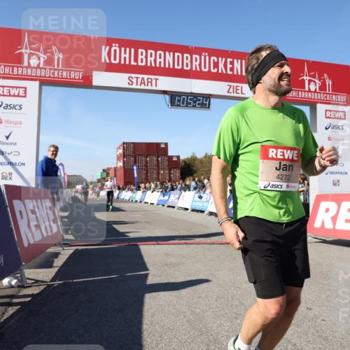 03.10.2025 - Köhlbrandbrückenlauf Lena Gebhardt http://msf.ph/oto/9050184 03.10.2025 13:05:24 Ziel 4011, 4272, 4344, 4390, 4496, 4584, 4877, 5637, 5969, 6041, 6044, 6081 meine-sportfotos.de