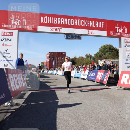 03.10.2025 - Köhlbrandbrückenlauf Lena Gebhardt http://msf.ph/oto/9050200 03.10.2025 13:05:27 Ziel 4011, 4062, 4161, 4272, 4344, 4384, 4496, 4584, 4877, 5637, 6041, 6044, 6081 meine-sportfotos.de