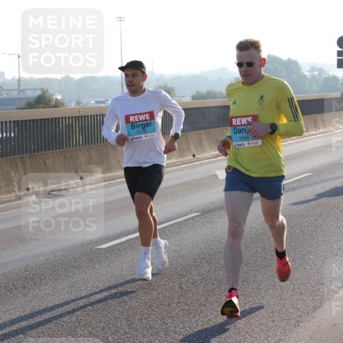 03.10.2025 - Köhlbrandbrückenlauf Lena Gebhardt http://msf.ph/oto/9050211 03.10.2025 09:13:40 Position 1 2176, 1044 meine-sportfotos.de