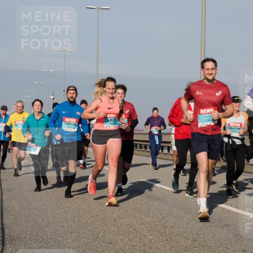03.10.2025 - Köhlbrandbrückenlauf Fabian Wolf http://msf.ph/oto/9050294 03.10.2025 10:01:18 Position 3 1859, 2010, 2867, 3762, 1650, 2984 meine-sportfotos.de