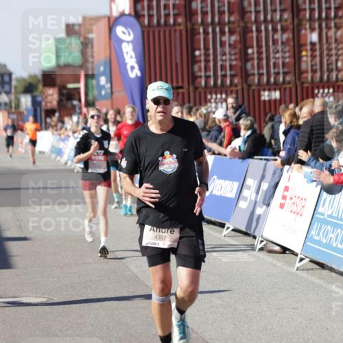 03.10.2025 - Köhlbrandbrückenlauf Jannik Wohlers http://msf.ph/oto/9050300 03.10.2025 13:08:04 Ziel 4107, 4184, 4357, 4395, 4639, 5959, 6022, 6163, 6244, 6348, 6409, 6635, 6752, 6774, 6824 meine-sportfotos.de