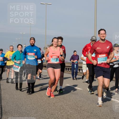 03.10.2025 - Köhlbrandbrückenlauf Fabian Wolf http://msf.ph/oto/9050303 03.10.2025 10:01:19 Position 3 1859, 3762, 2984, 2010, 2867 meine-sportfotos.de