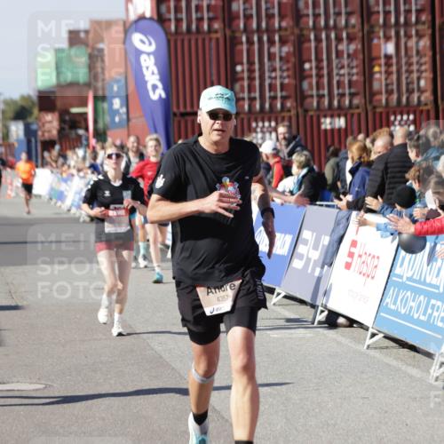 03.10.2025 - Köhlbrandbrückenlauf Jannik Wohlers http://msf.ph/oto/9050318 03.10.2025 13:08:04 Ziel 4107, 4184, 4357, 4395, 4639, 5959, 6022, 6163, 6244, 6348, 6409, 6635, 6752, 6774, 6824 meine-sportfotos.de