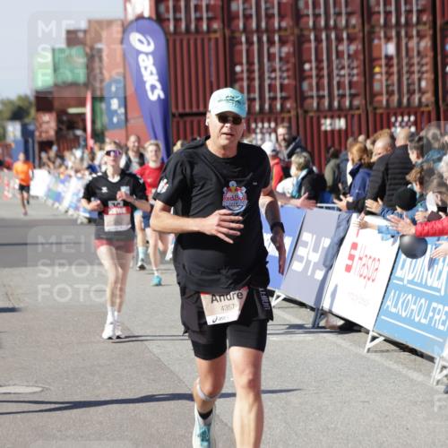 03.10.2025 - Köhlbrandbrückenlauf Jannik Wohlers http://msf.ph/oto/9050322 03.10.2025 13:08:04 Ziel 4107, 4184, 4357, 4395, 4639, 5959, 6022, 6163, 6244, 6348, 6409, 6635, 6752, 6774, 6824 meine-sportfotos.de