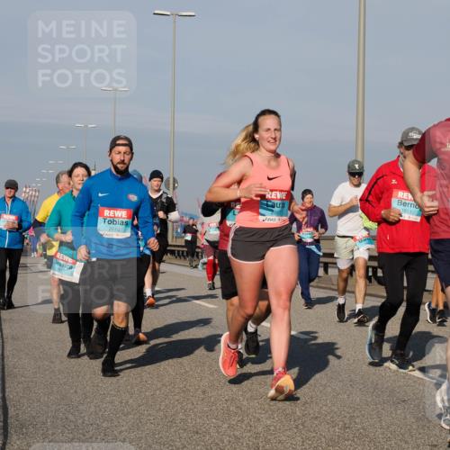 03.10.2025 - Köhlbrandbrückenlauf Fabian Wolf http://msf.ph/oto/9050328 03.10.2025 10:01:19 Position 3 1859, 2010, 2867, 1651, 3762 meine-sportfotos.de