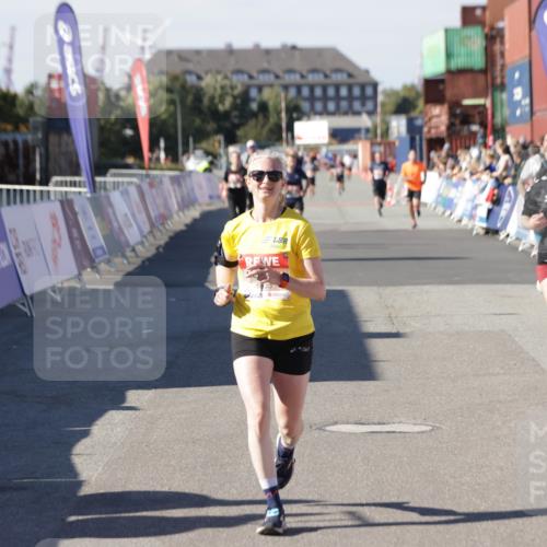 03.10.2025 - Köhlbrandbrückenlauf Jannik Wohlers http://msf.ph/oto/9050333 03.10.2025 13:08:05 Ziel 4107, 4184, 4357, 4395, 4639, 5959, 6022, 6244, 6348, 6409, 6635, 6752, 6774, 6824 meine-sportfotos.de
