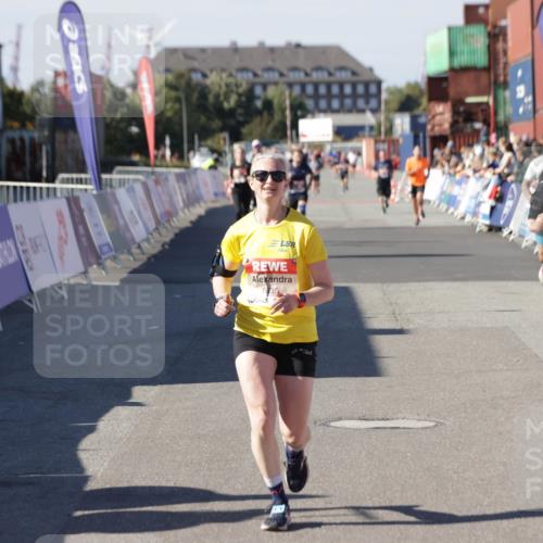 03.10.2025 - Köhlbrandbrückenlauf Jannik Wohlers http://msf.ph/oto/9050342 03.10.2025 13:08:05 Ziel 4107, 4184, 4357, 4395, 4639, 5959, 6022, 6244, 6348, 6409, 6635, 6752, 6774, 6824 meine-sportfotos.de