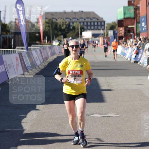 03.10.2025 - Köhlbrandbrückenlauf Jannik Wohlers http://msf.ph/oto/9050349 03.10.2025 13:08:05 Ziel 4107, 4184, 4357, 4395, 4639, 5959, 6022, 6244, 6348, 6409, 6635, 6752, 6774, 6824 meine-sportfotos.de