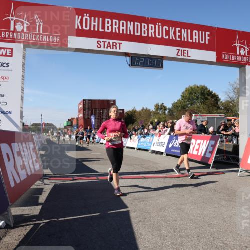 03.10.2025 - Köhlbrandbrückenlauf Lena Gebhardt http://msf.ph/oto/9050352 03.10.2025 13:21:17 Ziel 4363, 4379, 4393, 4601, 4749, 4838, 4846, 5265, 5450, 5618, 5746, 5873, 5878, 5882, 5883, 6262, 6602, 6675, 6676, 6679, 6756 meine-sportfotos.de