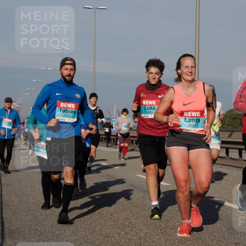 03.10.2025 - Köhlbrandbrückenlauf Fabian Wolf http://msf.ph/oto/9050354 03.10.2025 10:01:20 Position 3 1859, 2010, 2009, 2867, 1 meine-sportfotos.de