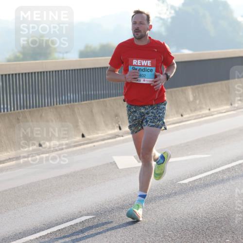 03.10.2025 - Köhlbrandbrückenlauf Lena Gebhardt http://msf.ph/oto/9050356 03.10.2025 09:14:00 Position 1 402 meine-sportfotos.de