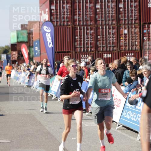 03.10.2025 - Köhlbrandbrückenlauf Jannik Wohlers http://msf.ph/oto/9050360 03.10.2025 13:08:06 Ziel 4107, 4184, 4357, 4395, 4409, 4639, 5959, 6022, 6244, 6348, 6409, 6635, 6752, 6774, 6824 meine-sportfotos.de
