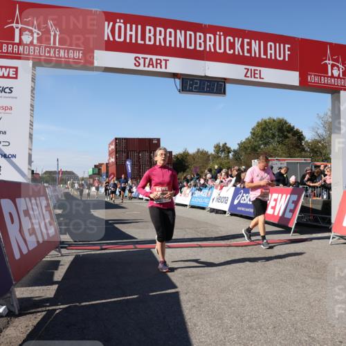 03.10.2025 - Köhlbrandbrückenlauf Lena Gebhardt http://msf.ph/oto/9050362 03.10.2025 13:21:17 Ziel 4363, 4379, 4393, 4601, 4749, 4838, 4846, 5265, 5450, 5618, 5746, 5873, 5878, 5882, 5883, 6262, 6602, 6675, 6676, 6679, 6756 meine-sportfotos.de