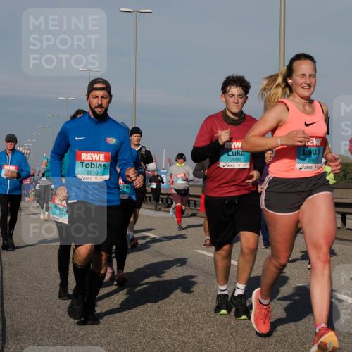 03.10.2025 - Köhlbrandbrückenlauf Fabian Wolf http://msf.ph/oto/9050364 03.10.2025 10:01:20 Position 3 1859, 2010, 2009, 2867, 1651 meine-sportfotos.de