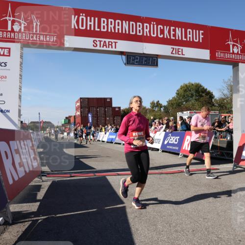 03.10.2025 - Köhlbrandbrückenlauf Lena Gebhardt http://msf.ph/oto/9050372 03.10.2025 13:21:18 Ziel 4363, 4379, 4393, 4601, 4749, 4838, 4846, 5265, 5450, 5618, 5725, 5746, 5873, 5878, 5882, 5883, 6262, 6602, 6675, 6676, 6679, 6756 meine-sportfotos.de