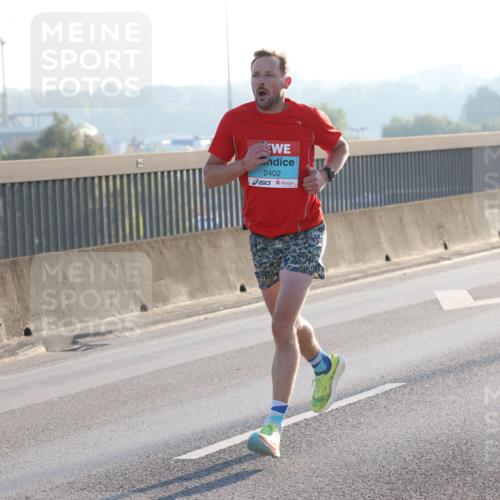 03.10.2025 - Köhlbrandbrückenlauf Lena Gebhardt http://msf.ph/oto/9050375 03.10.2025 09:14:01 Position 1 2402 meine-sportfotos.de