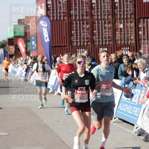 03.10.2025 - Köhlbrandbrückenlauf Jannik Wohlers http://msf.ph/oto/9050376 03.10.2025 13:08:06 Ziel 4107, 4184, 4357, 4395, 4409, 4639, 5959, 6022, 6244, 6348, 6409, 6635, 6752, 6774, 6824 meine-sportfotos.de