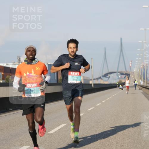 03.10.2025 - Köhlbrandbrückenlauf Jannik Wohlers http://msf.ph/oto/9050387 03.10.2025 09:35:54 Position 3 3714, 3760 meine-sportfotos.de