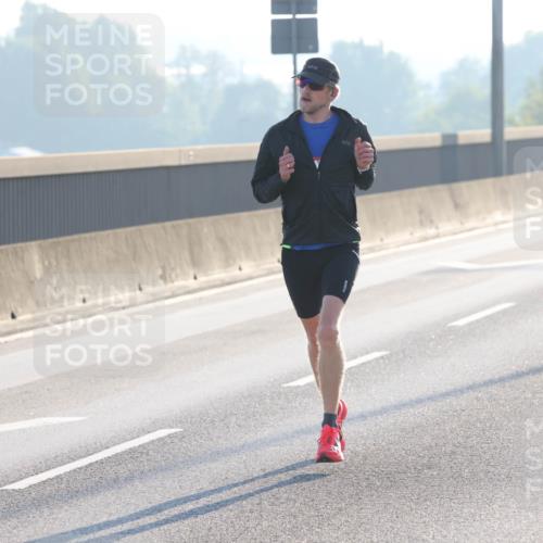 03.10.2025 - Köhlbrandbrückenlauf Lena Gebhardt http://msf.ph/oto/9050393 03.10.2025 09:14:03 Position 1  meine-sportfotos.de