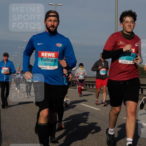 03.10.2025 - Köhlbrandbrückenlauf Fabian Wolf http://msf.ph/oto/9050397 03.10.2025 10:01:21 Position 3 2010, 2009 meine-sportfotos.de