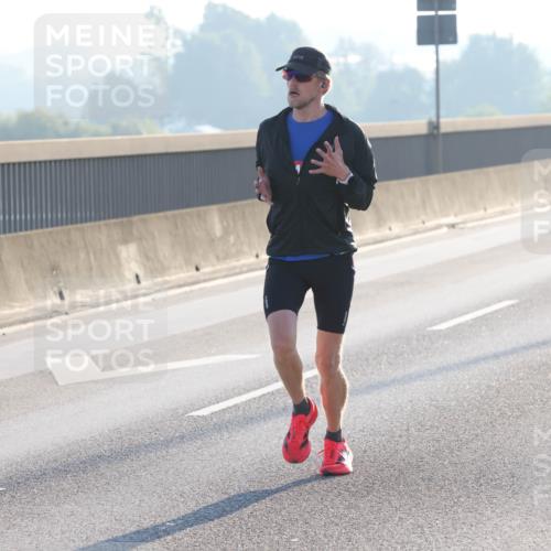 03.10.2025 - Köhlbrandbrückenlauf Lena Gebhardt http://msf.ph/oto/9050406 03.10.2025 09:14:04 Position 1  meine-sportfotos.de