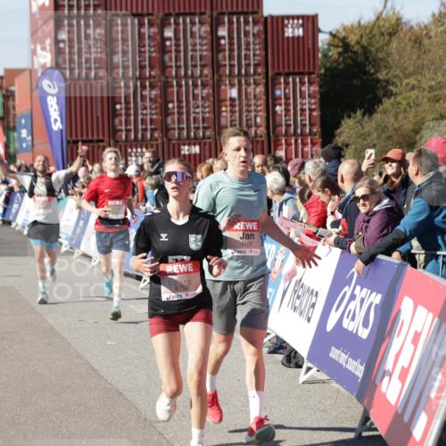 03.10.2025 - Köhlbrandbrückenlauf Jannik Wohlers http://msf.ph/oto/9050414 03.10.2025 13:08:07 Ziel 4107, 4184, 4357, 4395, 4409, 5959, 6022, 6348, 6635, 6752, 6774, 6824 meine-sportfotos.de
