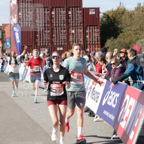 03.10.2025 - Köhlbrandbrückenlauf Jannik Wohlers http://msf.ph/oto/9050416 03.10.2025 13:08:07 Ziel 4107, 4184, 4357, 4395, 4409, 5959, 6022, 6348, 6635, 6752, 6774, 6824 meine-sportfotos.de