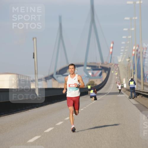 03.10.2025 - Köhlbrandbrückenlauf Jannik Wohlers http://msf.ph/oto/9050418 03.10.2025 09:36:02 Position 3 1013 meine-sportfotos.de