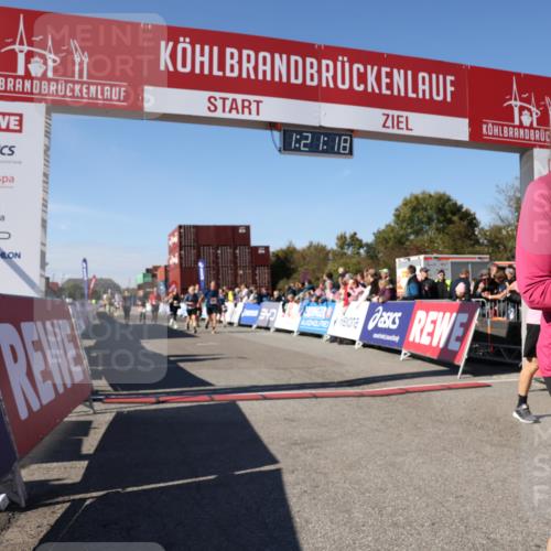 03.10.2025 - Köhlbrandbrückenlauf Lena Gebhardt http://msf.ph/oto/9050420 03.10.2025 13:21:19 Ziel 4363, 4379, 4393, 4601, 4838, 4846, 5265, 5450, 5506, 5618, 5725, 5746, 5873, 5878, 5882, 5883, 6040, 6221, 6262, 6602, 6675, 6676, 6679, 6802 meine-sportfotos.de